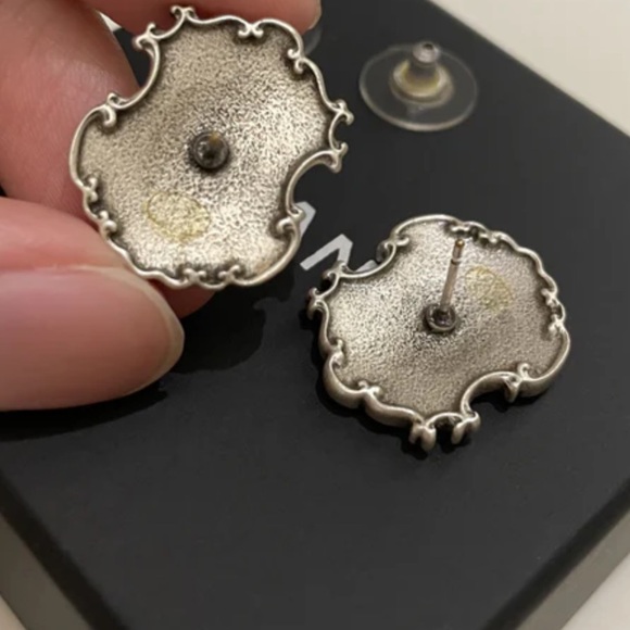 CHANEL DALLAS EARRINGS - Picture 4 of 5